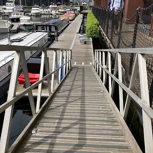 Entire Boat At St Katherine Docks 2 Available Select Using Options Bateau-hôtel